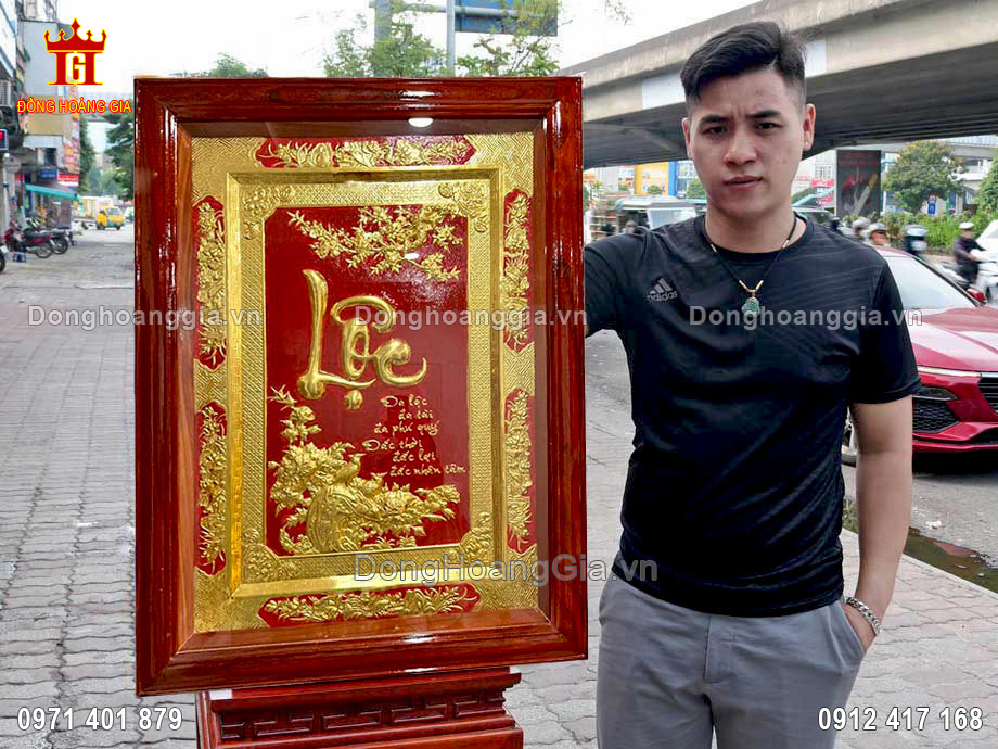 Tranh chữ Lộc thư pháp mạ vàng 24K là dòng tranh đồng treo phòng khách ý nghĩa thu hút tài lộc, may mắn